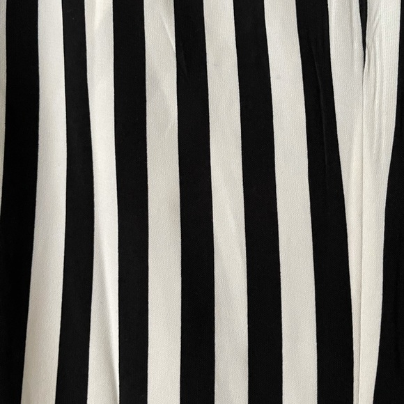Black and white Striped jumpsuit - Picture 5 of 10